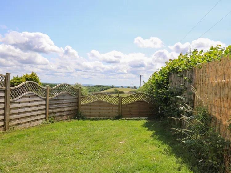 2 Bedroom Holiday Home In The Heart Of West Wales St Clears Exterior photo